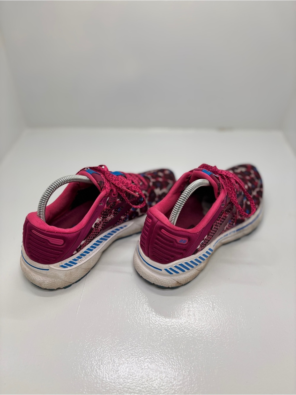 Brooks Adrenaline GTS 22 Magenta Paint Smudge Running Shoes Women’s 8.5 B - Picture 10 of 13